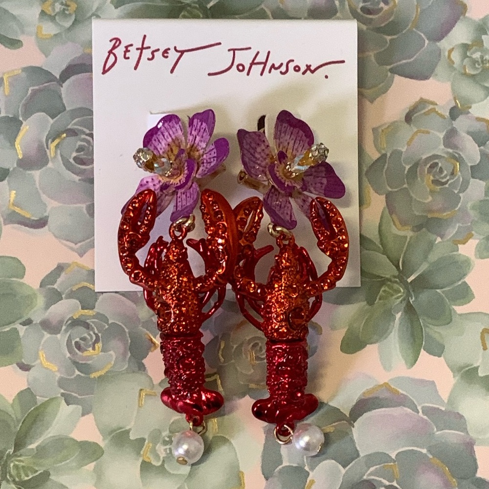 NWT ⚜️🦞🌺⚜️ Betsey Johnson Gorgeous Lobster and Jungle Orchid Earrings